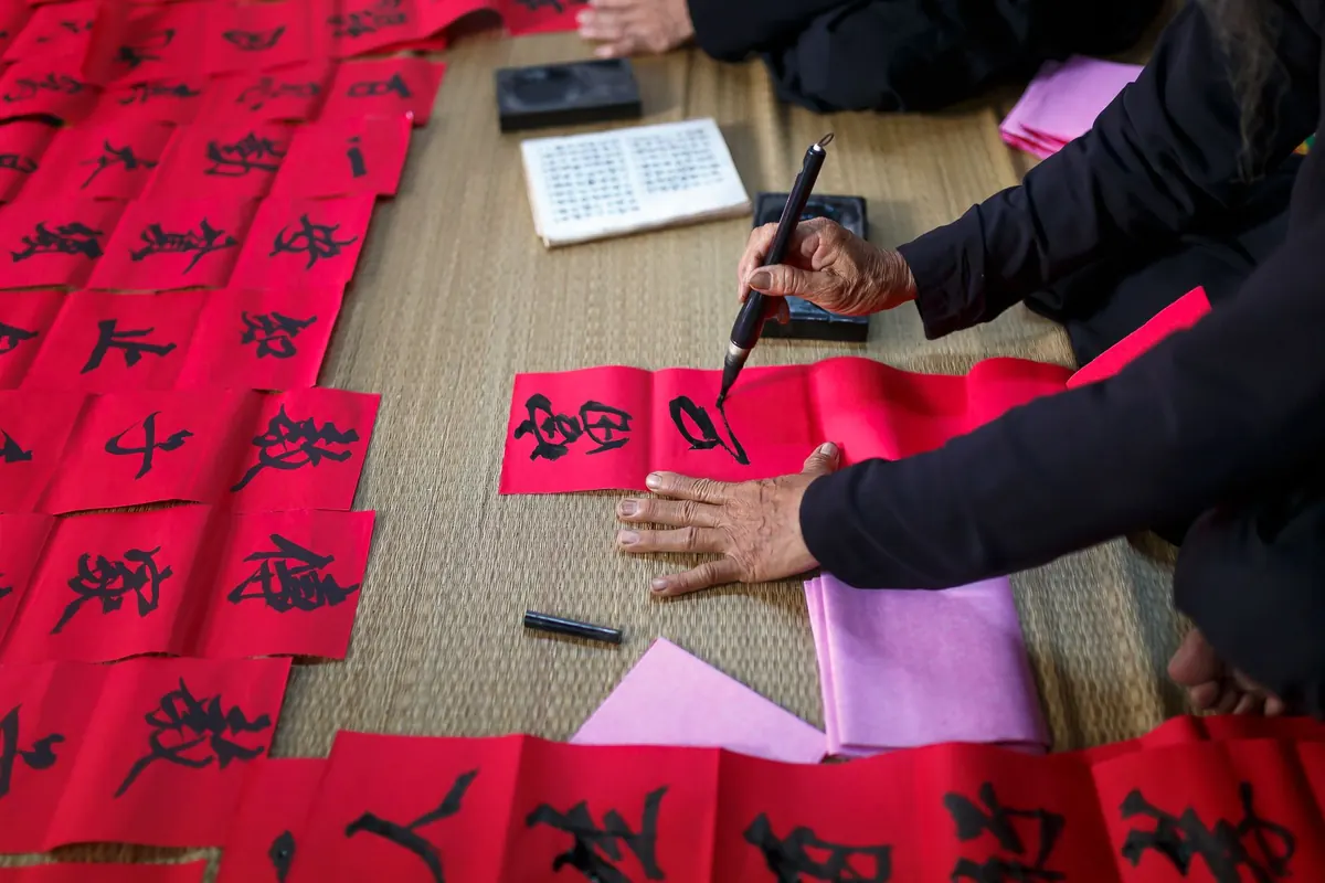Five Calligraphy Warm-Up Drills for Smoother Lettering