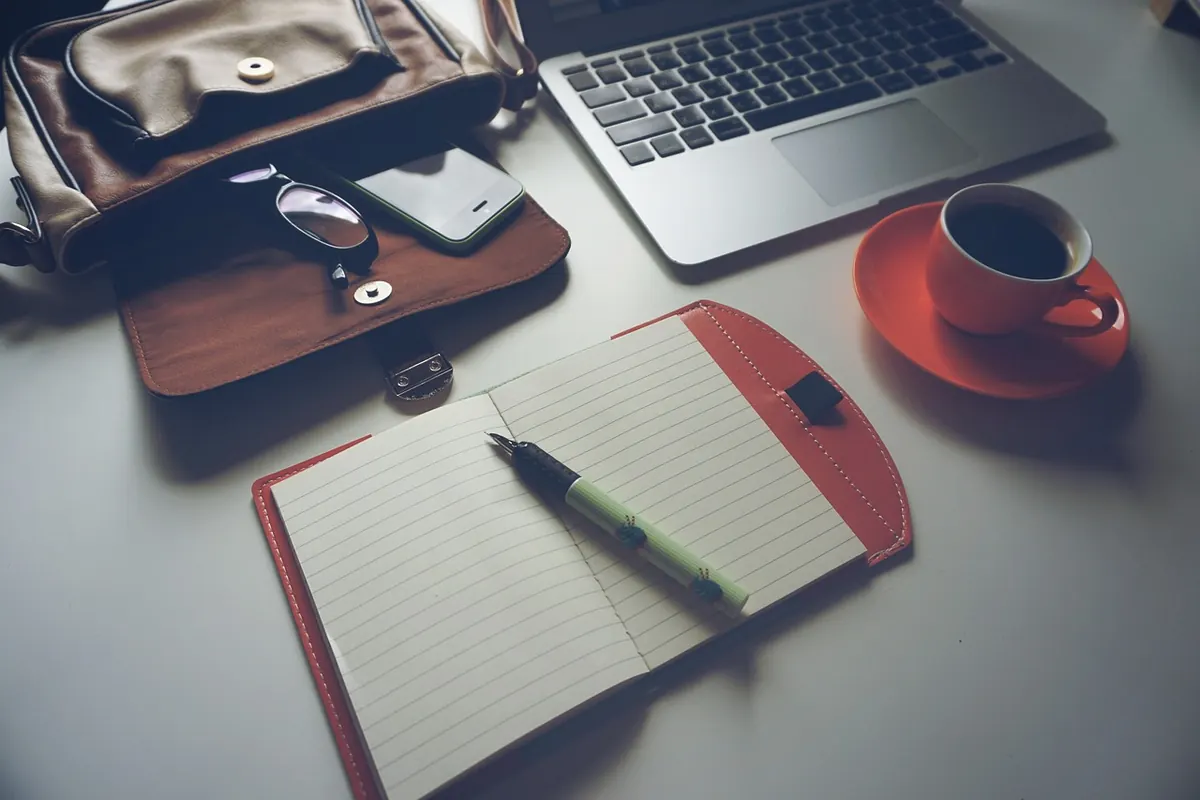 Where to Try Fountain Pens in the UK: Shop Crawl vs Buying Online